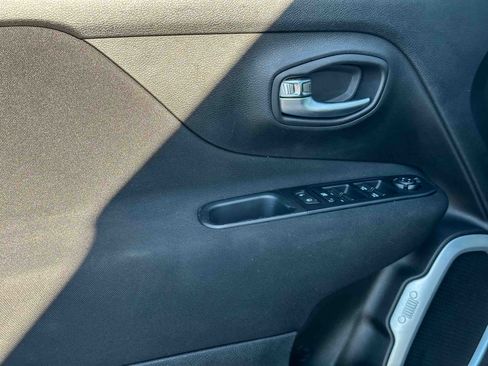 Used 2020 Jeep Renegade Latitude image 16