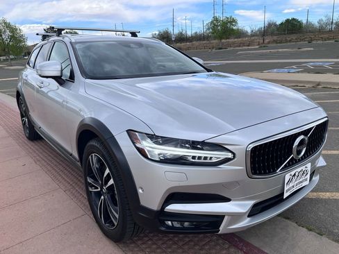 Used 2018 Volvo V90 T5 Cross Country w/ Convenience Package AWD/4WD image 4