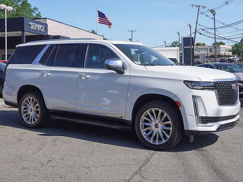 Used 2023 Cadillac Escalade Premium Luxury AWD/4WD image 2