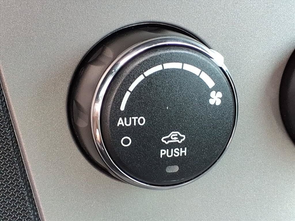 Used 2010 Chrysler Sebring Limited FWD image 30