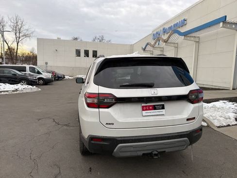 Used 2023 Honda Pilot TrailSport image 13