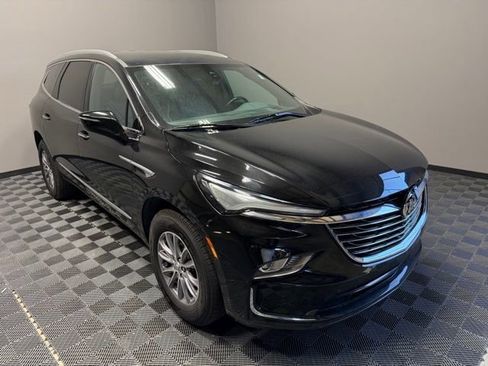 Used 2024 Buick Enclave Premium image 2
