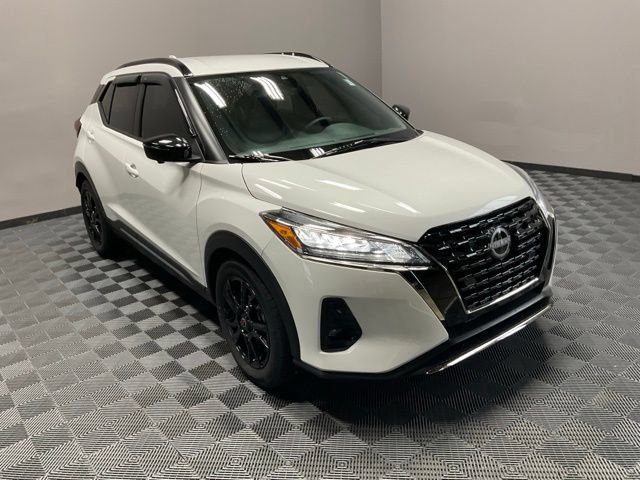 Used 2023 Nissan Kicks SR w/ SR Premium Package FWD image 2