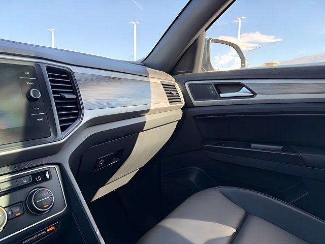 Used 2020 Volkswagen Atlas Cross Sport SE w/ Panoramic Sunroof Package AWD/4WD image 30
