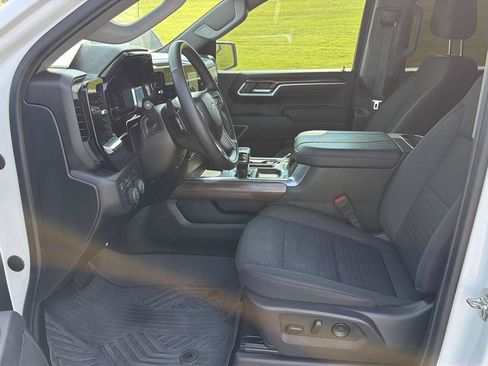 Used 2025 Chevrolet Silverado 1500 LT AWD/4WD image 10