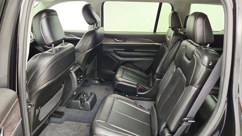 Used 2023 Jeep Grand Cherokee L Limited AWD/4WD image 20