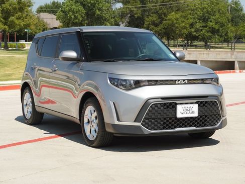 Used 2023 Kia Soul LX w/ LX Technology Package FWD image 7