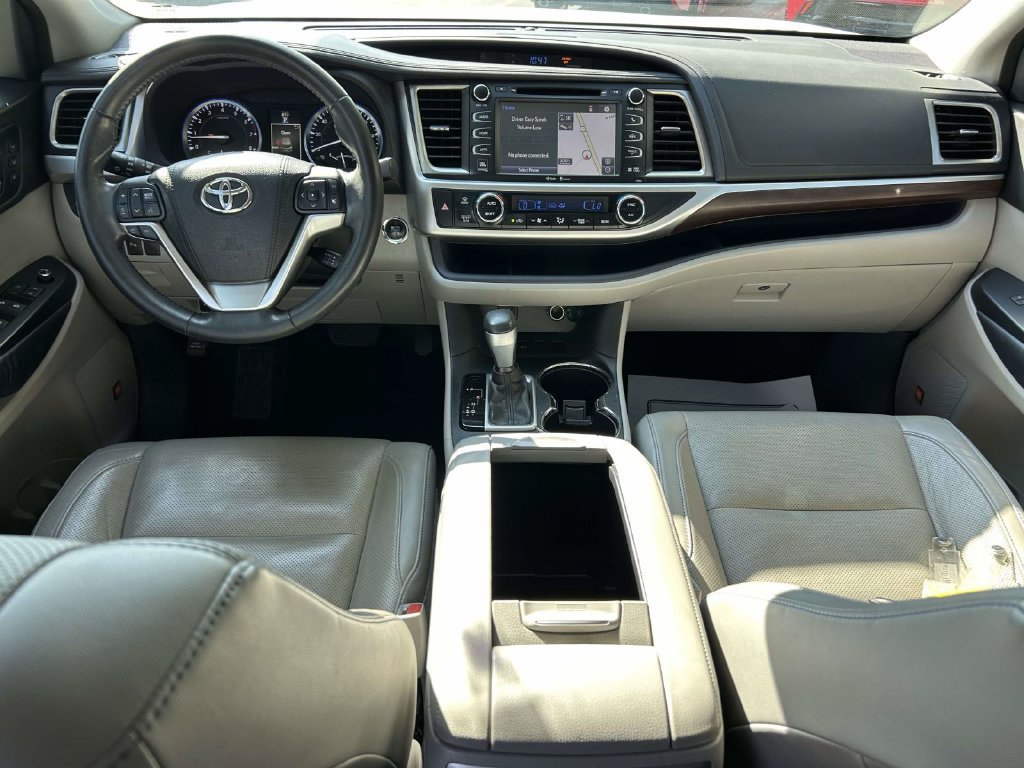 Used 2015 Toyota Highlander Limited FWD image 11