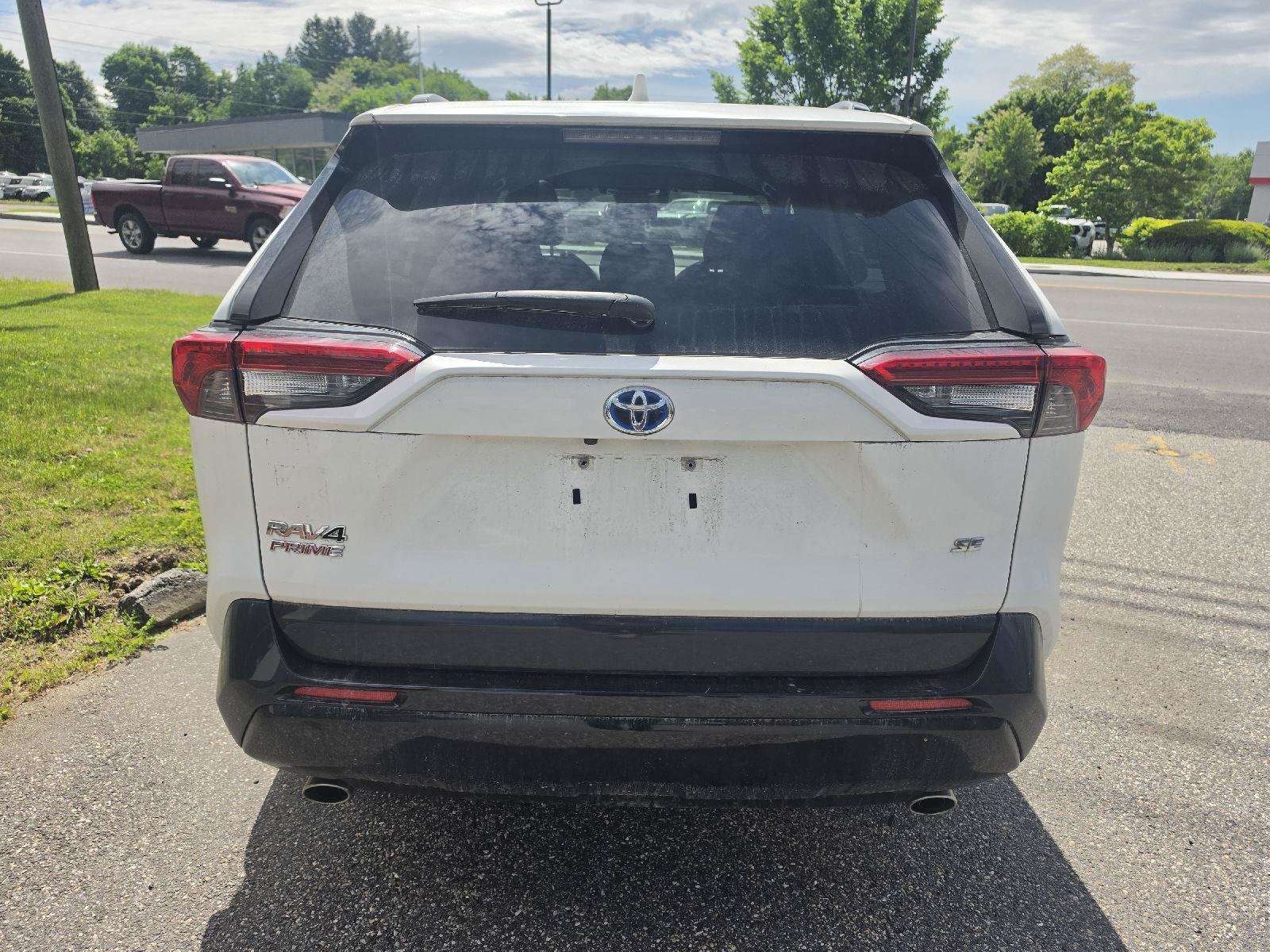 Used 2021 Toyota RAV4 SE w/ Weather & Moonroof Package AWD/4WD image 4