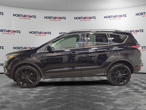 Used 2018 Ford Escape SE w/ SE Sport Appearance Package image 3