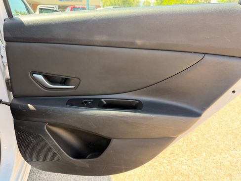 Used 2021 Hyundai Elantra SEL w/ Convenience + Premium Package FWD image 16
