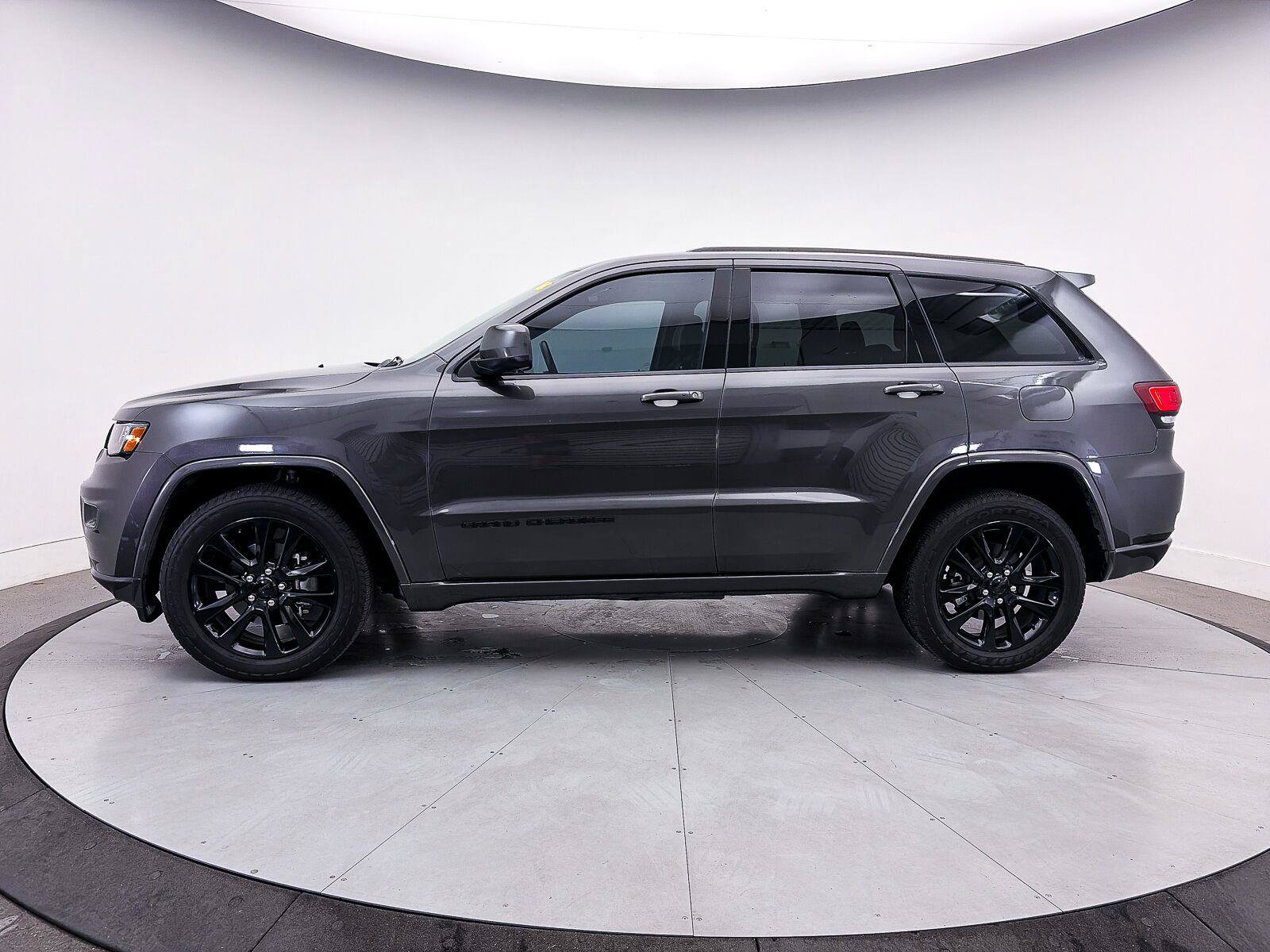 Used 2019 Jeep Grand Cherokee Altitude AWD/4WD image 35