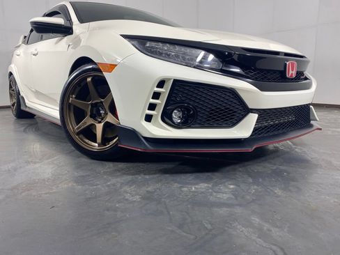 Used 2017 Honda Civic Type R image 3