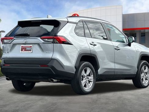 Certified 2025 Toyota RAV4 XLE FWD image 5