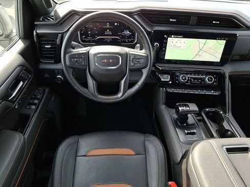 Used 2022 GMC Sierra 1500 AT4 w/ Technology Package AWD/4WD image 12