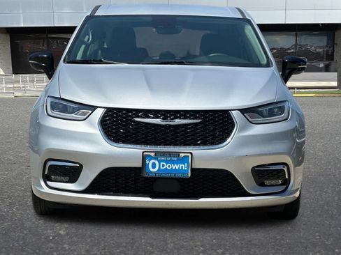 Used 2024 Chrysler Pacifica Touring-L FWD image 11