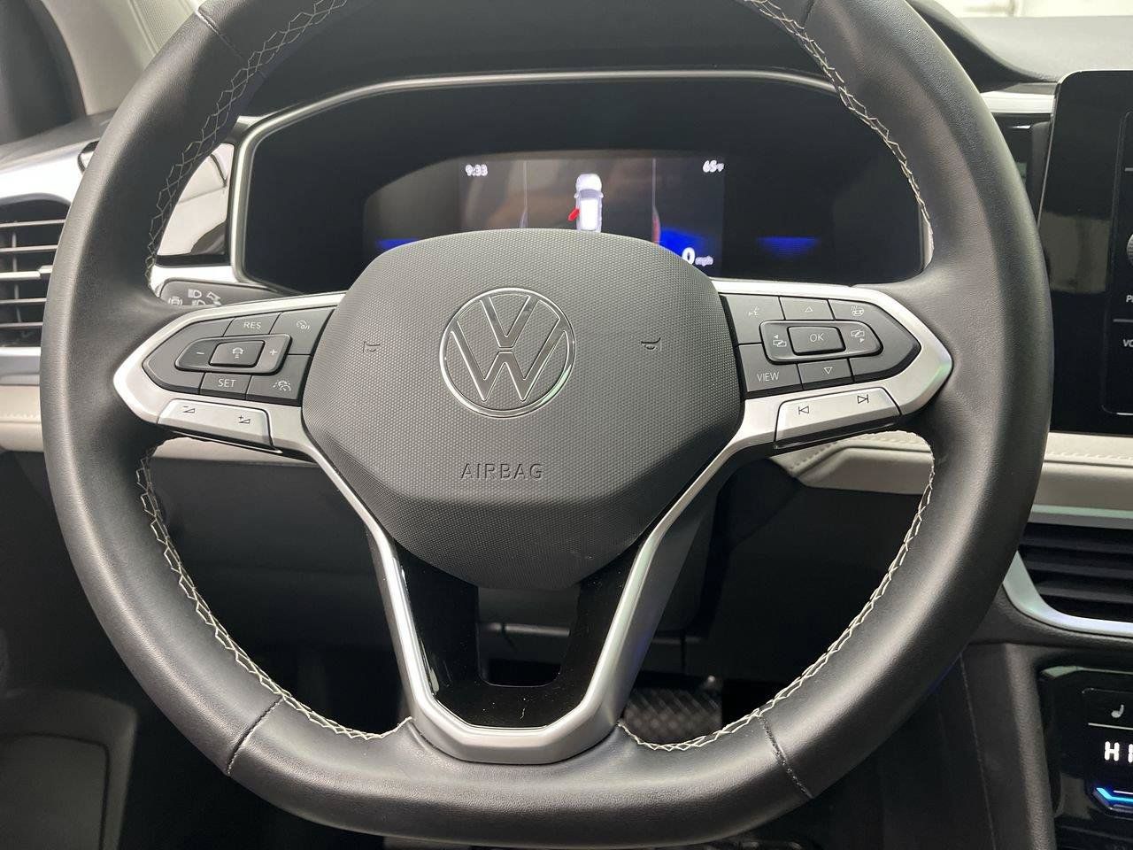 Used 2025 Volkswagen Taos SE FWD image 14
