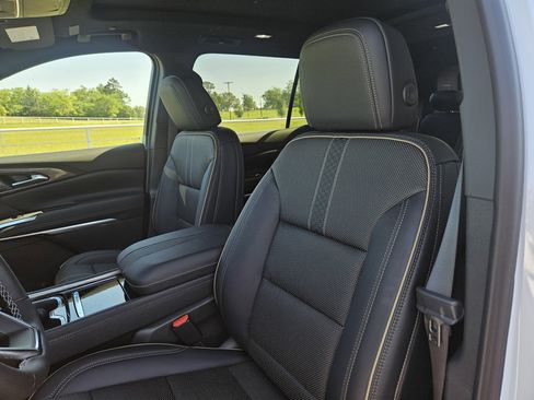 New 2026 Chevrolet Traverse High Country FWD image 11