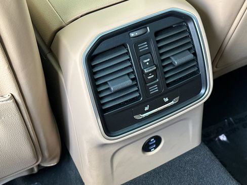 Certified 2026 Porsche Macan AWD/4WD image 15