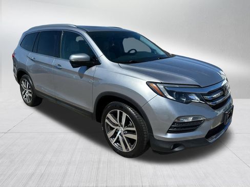 Used 2017 Honda Pilot Touring image 3