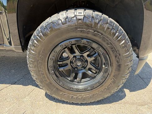 Used 2018 Chevrolet Colorado Z71 AWD/4WD image 9