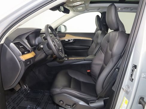 Used 2024 Volvo XC90 B5 Plus image 12