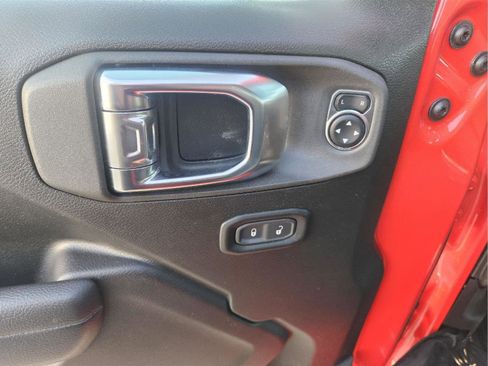 Used 2025 Jeep Wrangler Willys image 10