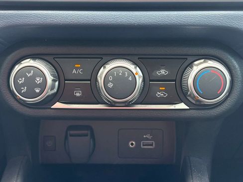 Used 2025 Nissan Versa SV image 21