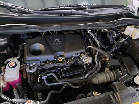 Used 2024 Toyota Sienna XLE FWD image 43