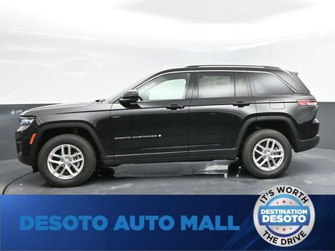Used 2024 Jeep Grand Cherokee Laredo X AWD/4WD image 5