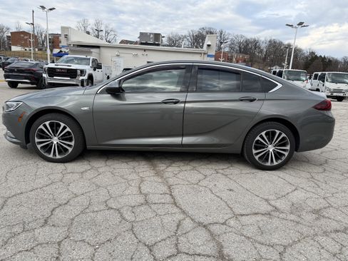 Used 2019 Buick Regal Essence w/ Driver Confidence Package I image 4