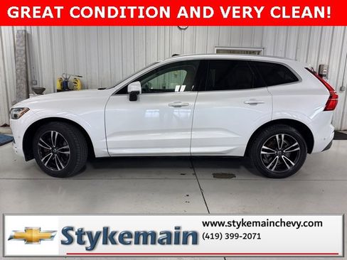 Used 2018 Volvo XC60 T6 Momentum w/ Convenience Package image 3