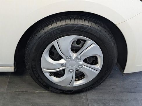 Used 2017 Chevrolet Cruze LS FWD image 16