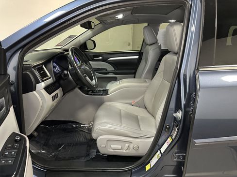 Used 2015 Toyota Highlander XLE image 22