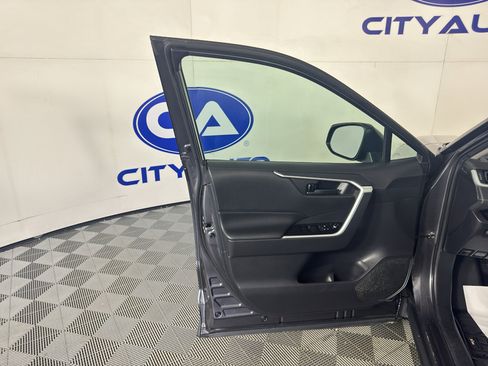 Used 2021 Toyota RAV4 LE FWD image 14