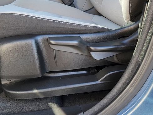 Used 2024 GMC Terrain SLE image 9