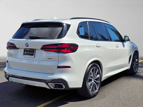 Used 2026 BMW X5 xDrive50e w/ M Sport Package AWD/4WD image 3