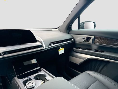 New 2026 Cadillac Vistiq Luxury image 24