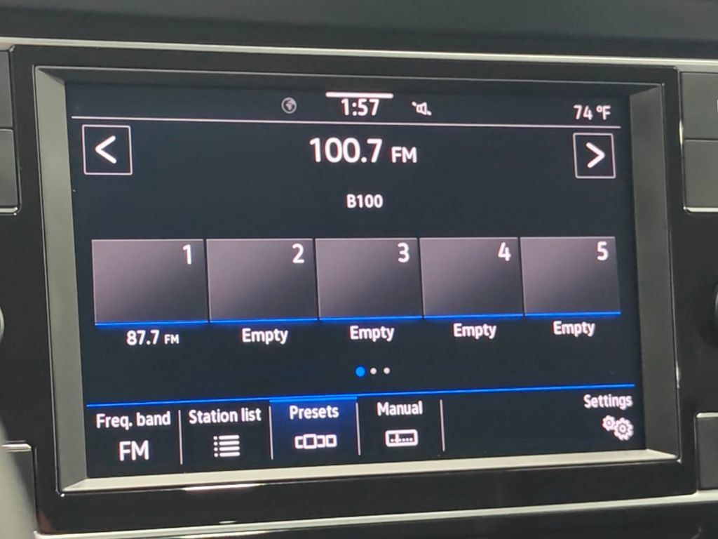 Used 2023 Volkswagen Jetta SE FWD image 26