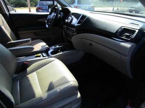 Used 2018 Honda Pilot Touring image 18