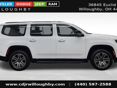 Certified 2025 Jeep Wagoneer Series II w/ 8-Passenger Seating Package AWD/4WD image 4