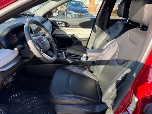 Used 2025 Jeep Compass Limited image 23