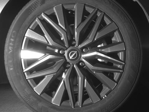 Used 2025 Nissan Altima 2.5 SV image 13