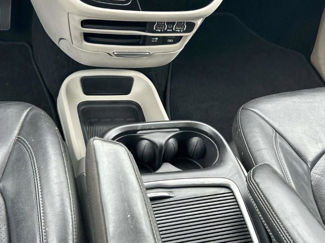 Used 2022 Chrysler Pacifica Touring-L FWD image 17