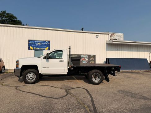 Used 2017 Chevrolet Silverado 3500 W/T RWD image 2