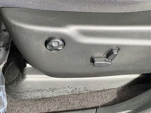 Used 2017 Jeep Grand Cherokee Altitude image 12