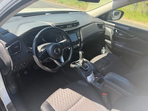 Used 2018 Nissan Rogue SV w/ Premium Package FWD image 10