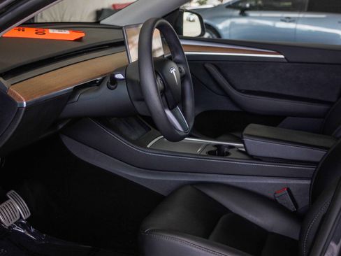 Used 2024 Tesla Model Y Performance image 16