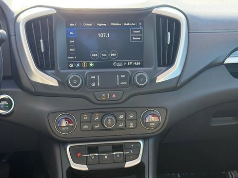 Used 2024 GMC Terrain SLT FWD image 10