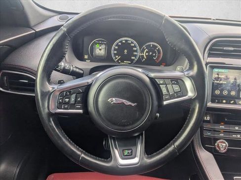 Used 2017 Jaguar F-PACE R-Sport image 12